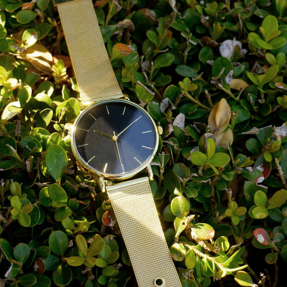 Elegant Gold Metal Mesh Watch